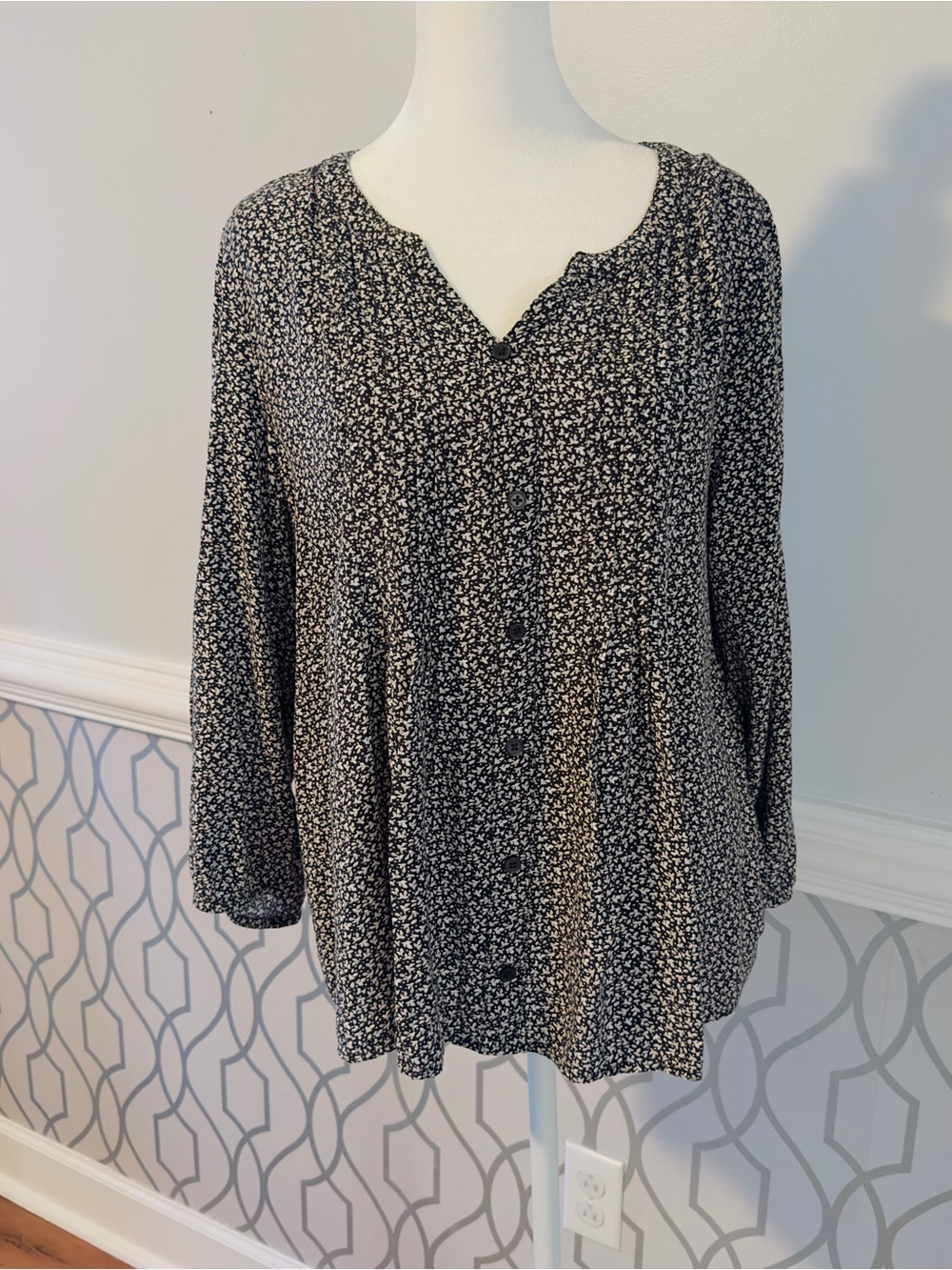 Croft & Barrow Womans Blouse 3/4 Long Sleeve Black White Abstract Pattern  SZ PL